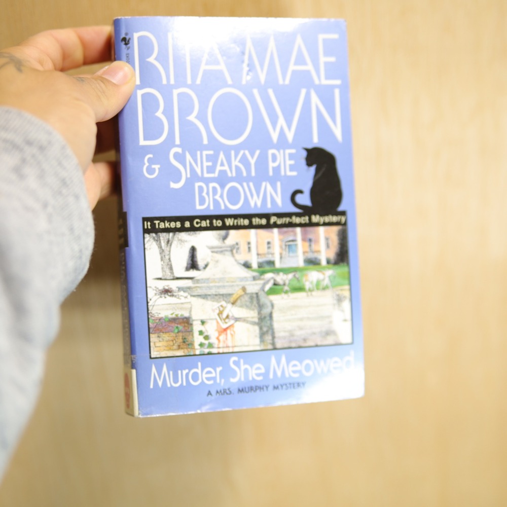 Murder She Meowed Rita Mae Brown Sneaky Pie Brown Mrs Murphy Mystery Paperback